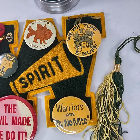 Vintage Warriors Spirit Memorabilia Lot Buttons Ribbons Pennant Mug & Tassel - Picture 6 of 13